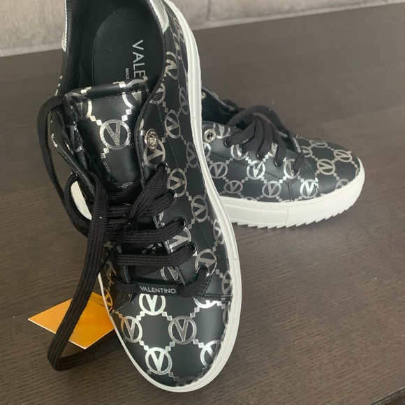 Selling brand new Authantic Valentino shoes. Perfect condition.Serious buyer plz - Picture 9 of 10